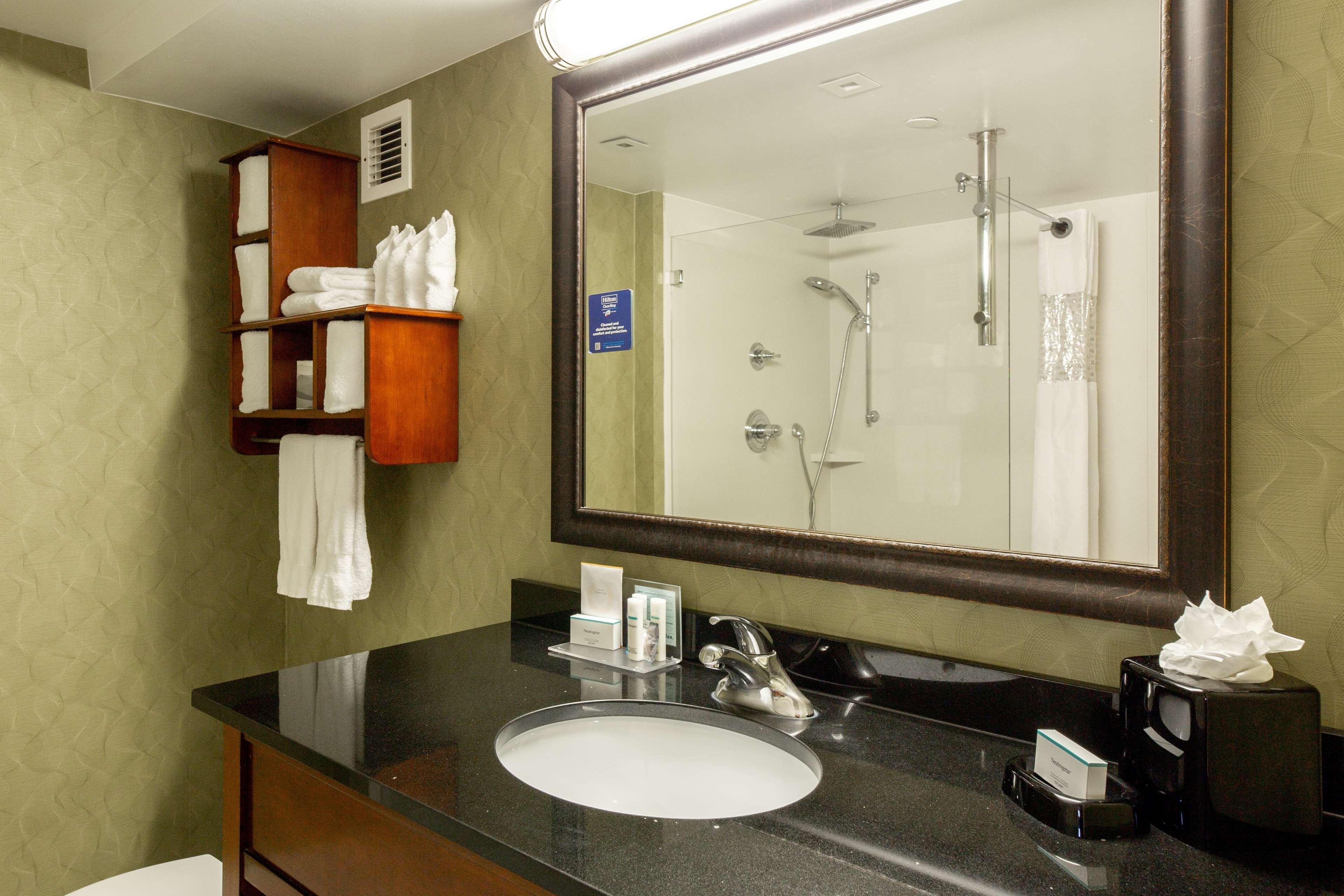 Hampton Hanes Mall 3*