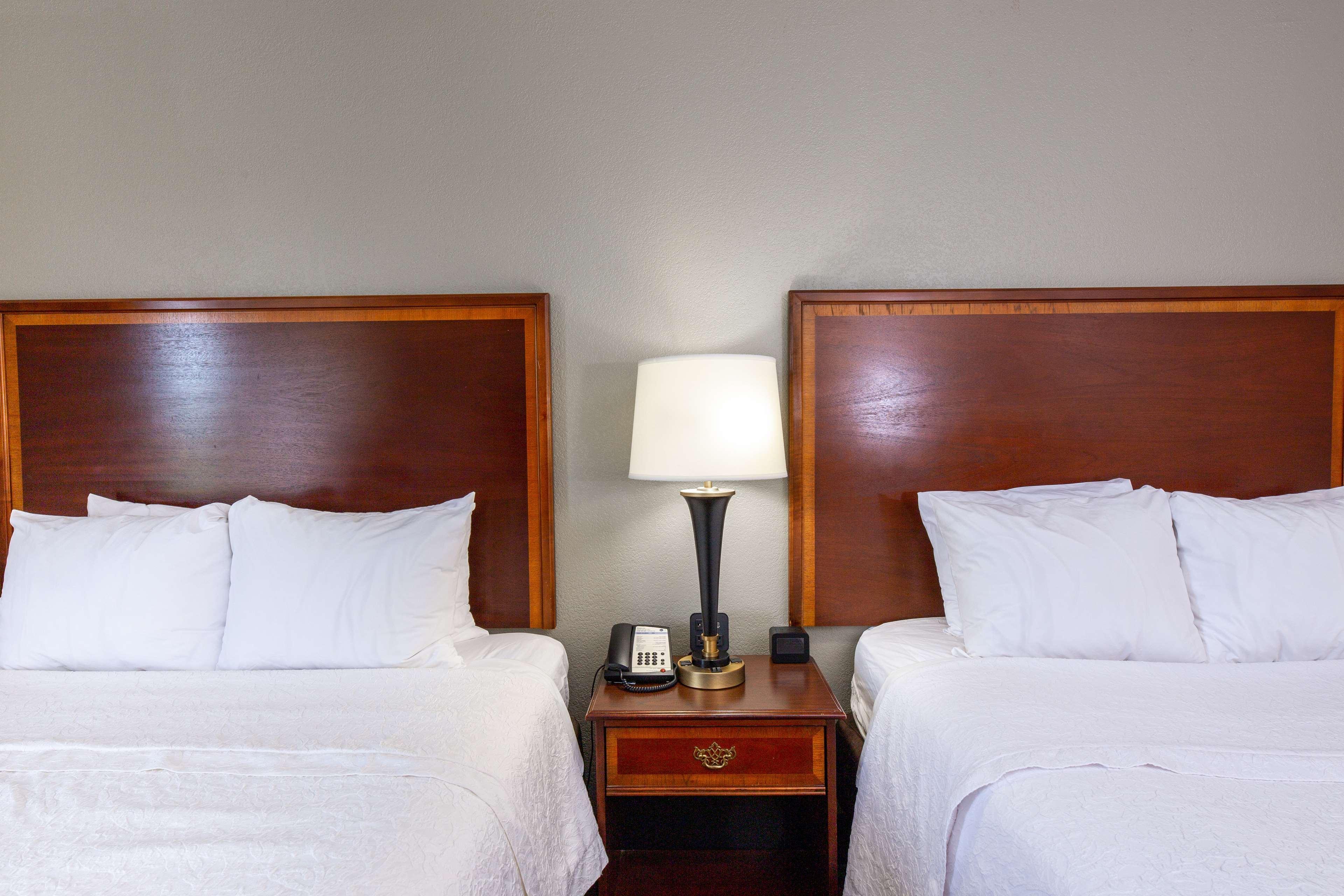 Hampton Hanes Mall Hotel 3*