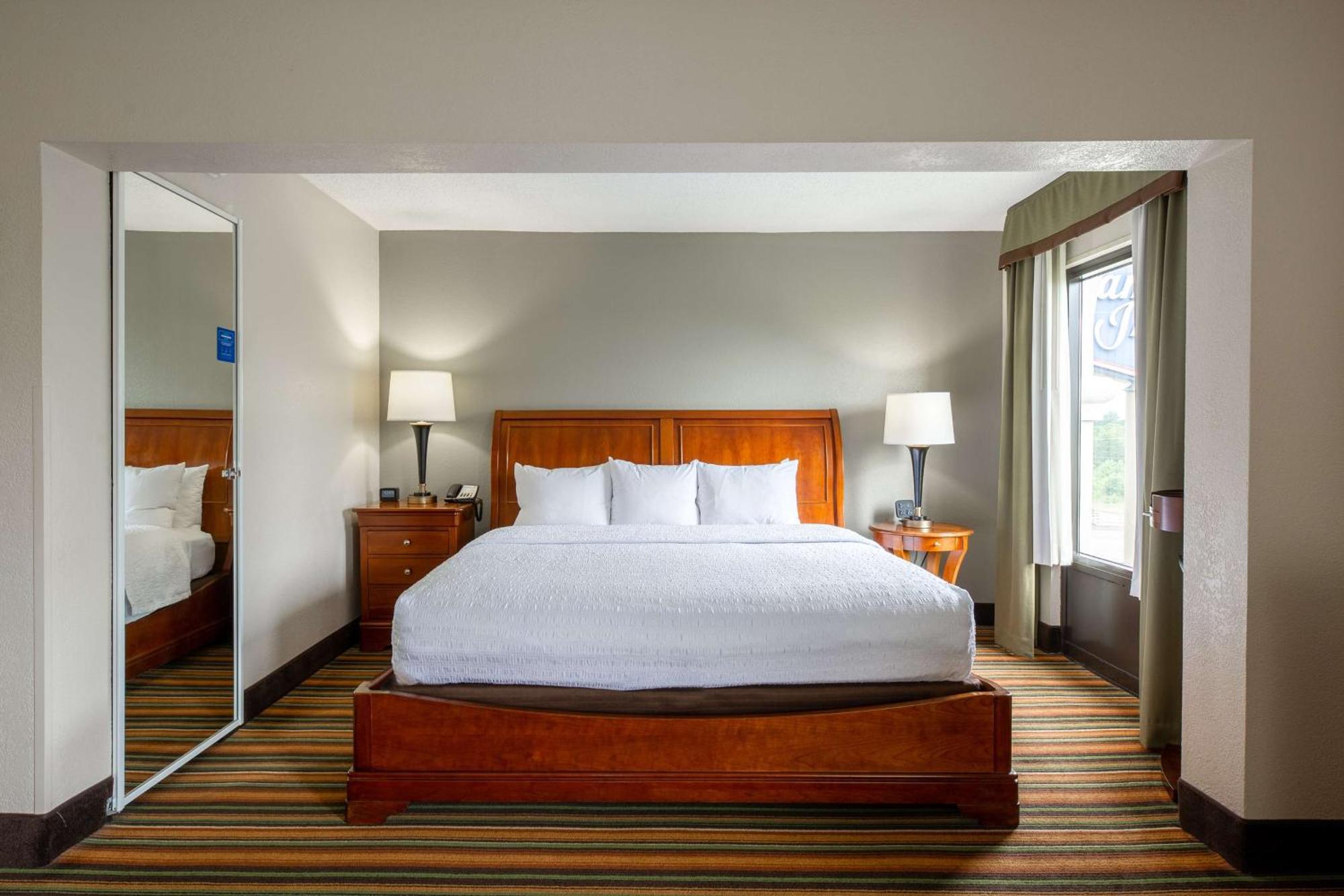 Hampton Hanes Mall Hotel 3*