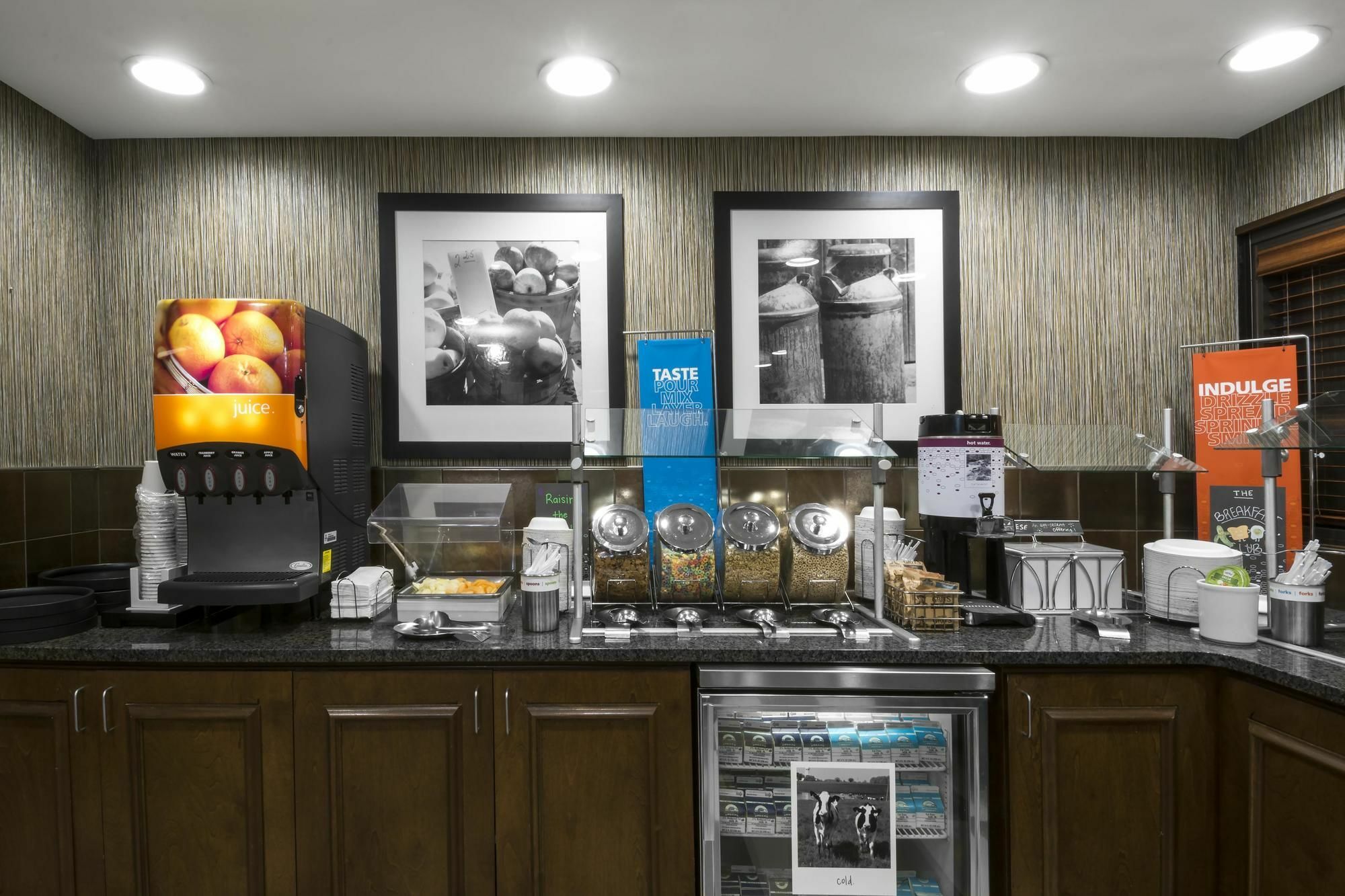 Hotel Hampton Hanes Mall