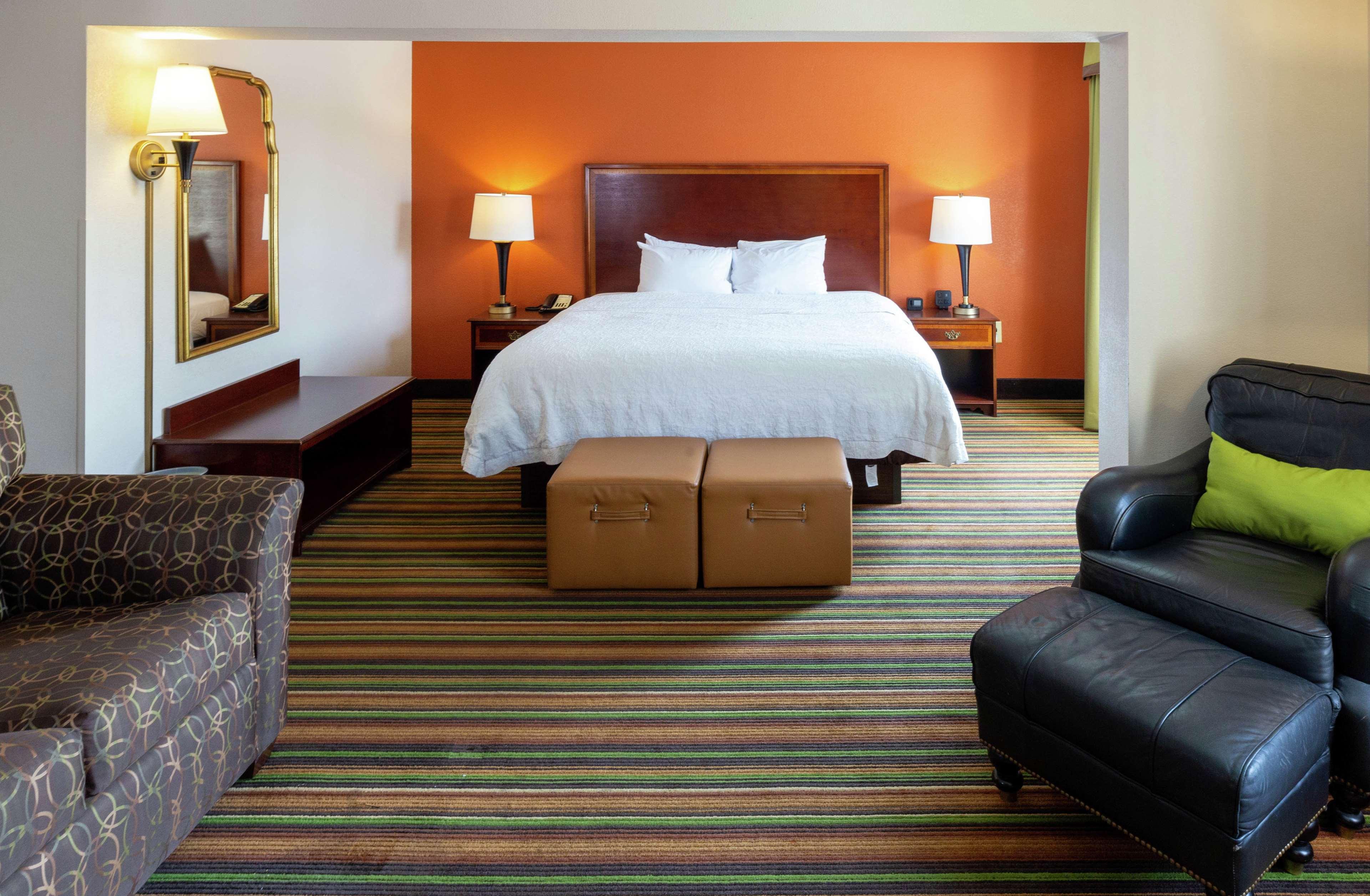 Hampton Hanes Mall 3*