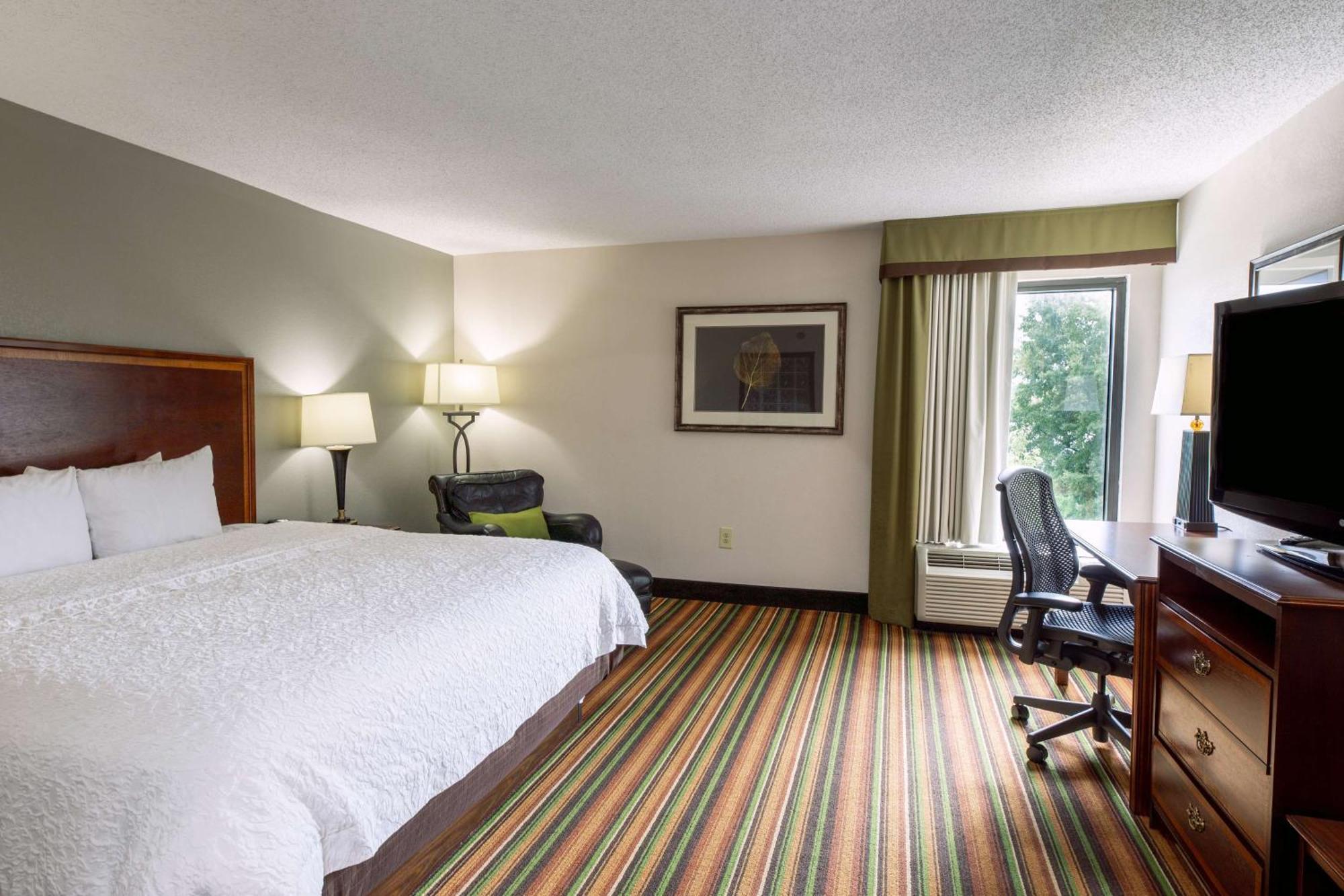 Hampton Hanes Mall Hotel 3*