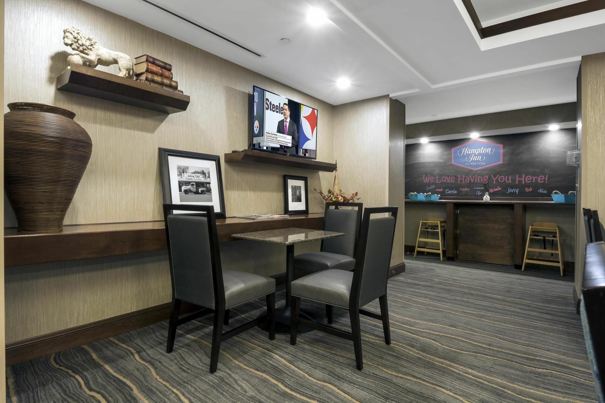 Hotel Hampton Hanes Mall