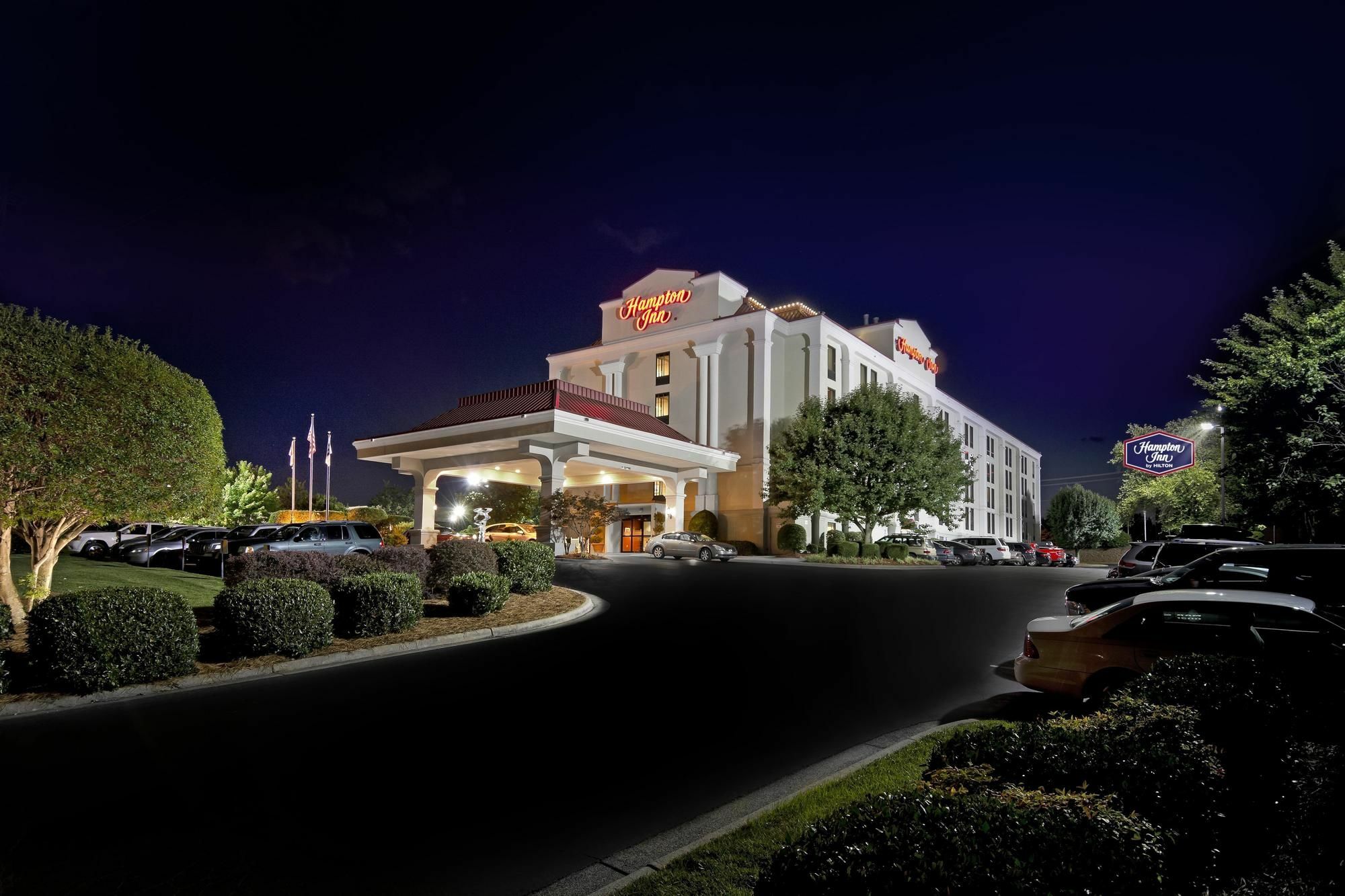 Hampton Hanes Mall Hotel 3*